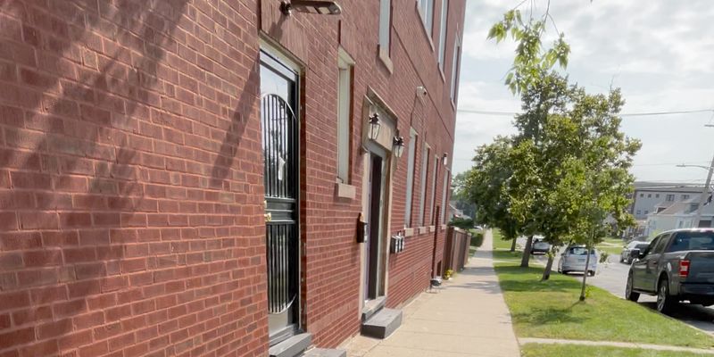 Chicago Apartment: 11259 S Vincennes Ave