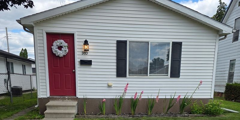 Mishawaka House: 910 Hendricks Street