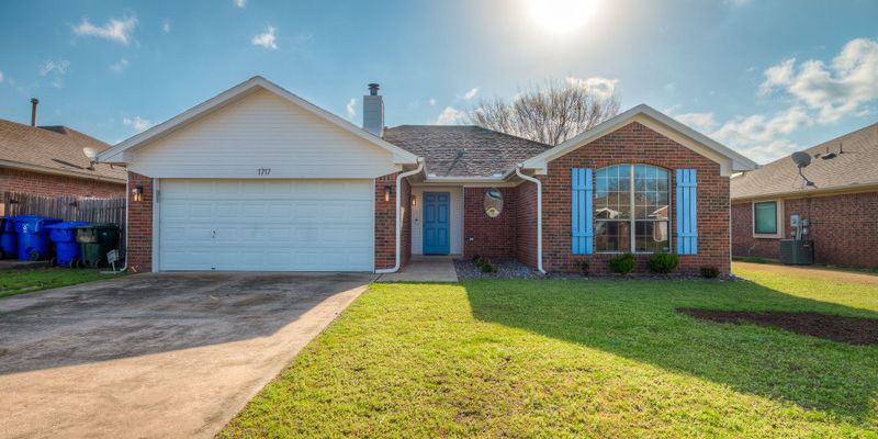 Norman House: 1717 Briarcreek