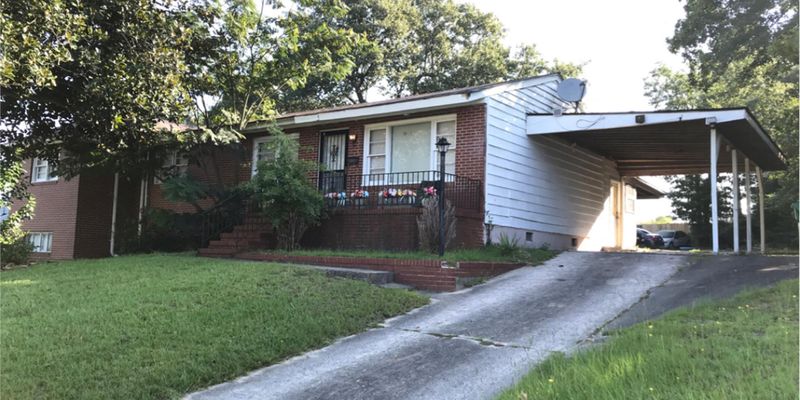Macon House: 1653 Downing Cir