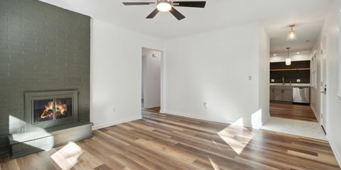 110 706 14th Ave.jpg