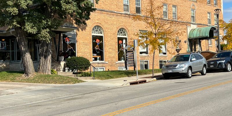Wauwatosa Apartment: 7416 Harwood Avenue, Wauwatosa, WI 53213, US