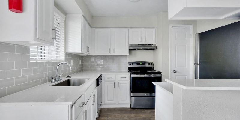 Houston Apartment: 17989 Gulf Pines Dr