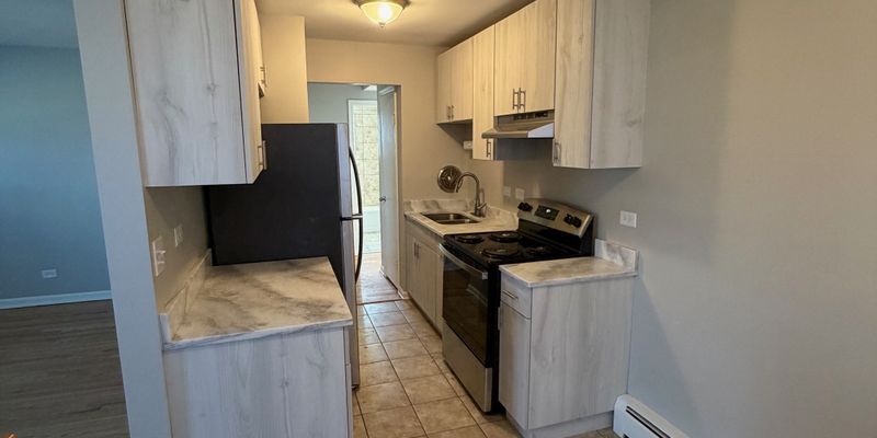 Hinsdale Apartment: 5500 S Madison St