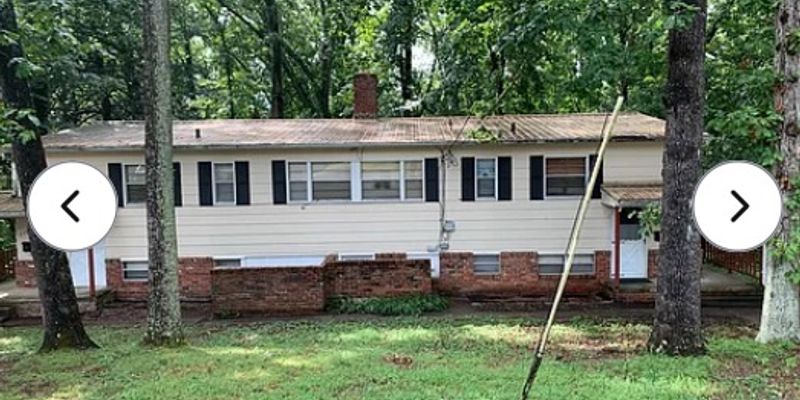 Oak Ridge House: 245 Waddell Cir