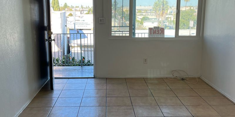 San Diego Apartment: 3838-3844 Estrella Avenue