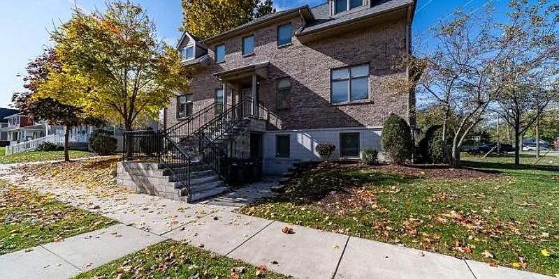 South Bend Apartment: 627 N St Peter St