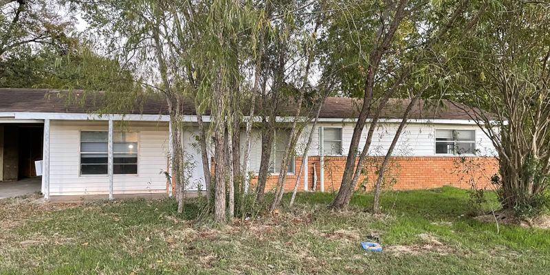 Mexia House: 4156 HWY 14 N