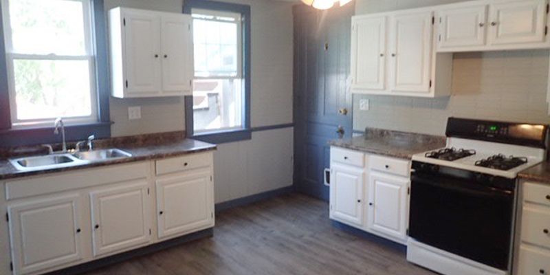 Galesburg Apartment: 447 Locust St
