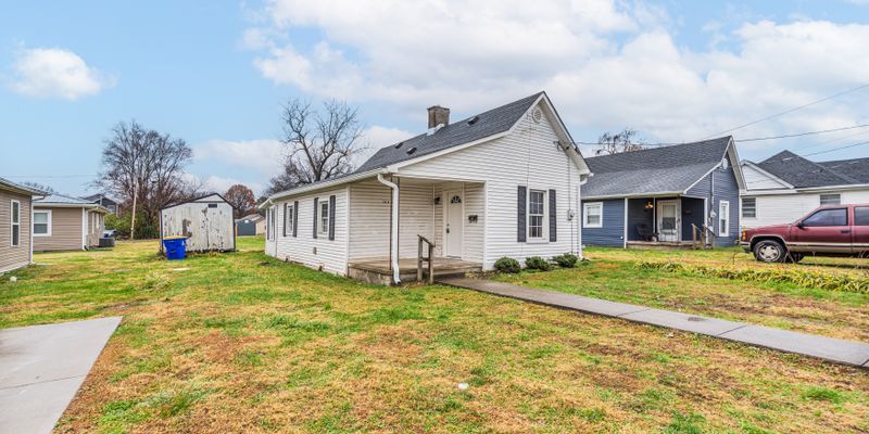 Bowling Green House: 1442 Magnolia St