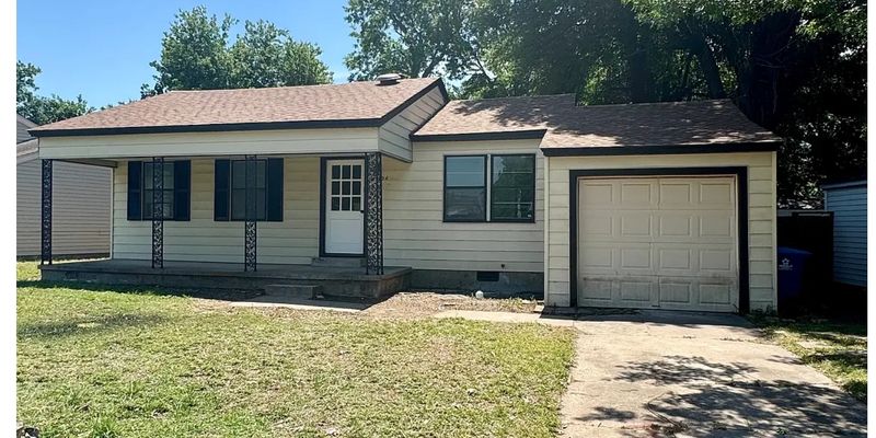 Midwest City House: 204 Elm St