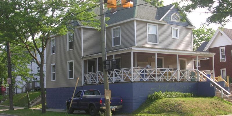 Grand Rapids Apartment: 634 Lake Michigan Drive Northwest