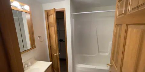 Big Barbee_Bathroom 3.jpg