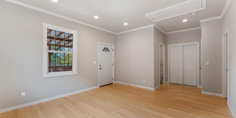 Oakland House: 1015 Martin Luther King Jr Way