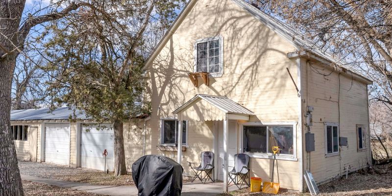 Logan House: 654 1/2 N 100 E