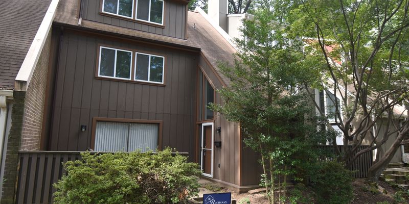 Reston House: 1436 Greenmont Ct