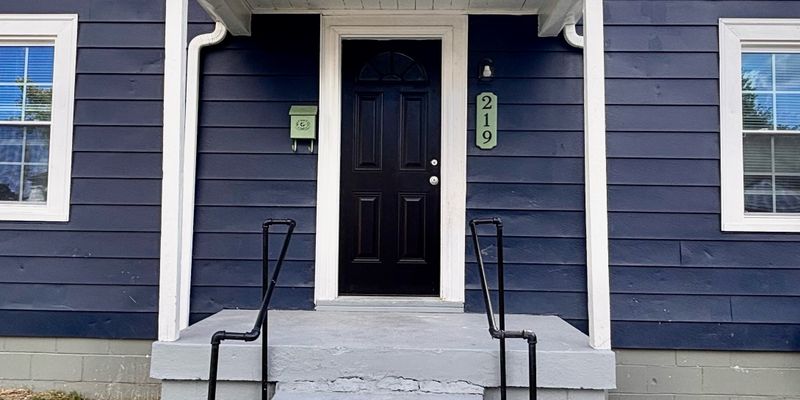 Louisville House: 219 N 32nd St