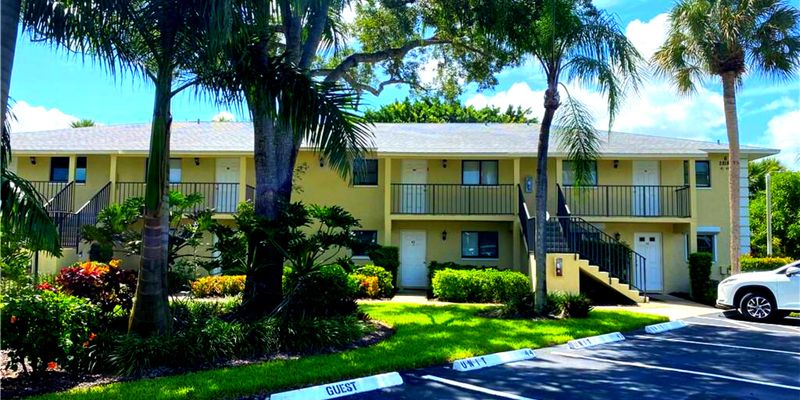 Bonita Springs House: 28181 Pine Haven Way