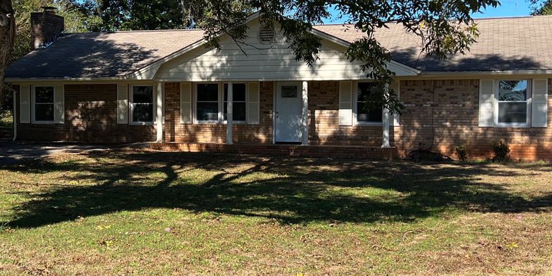 Oakwood House: 3751 Robinson Dr