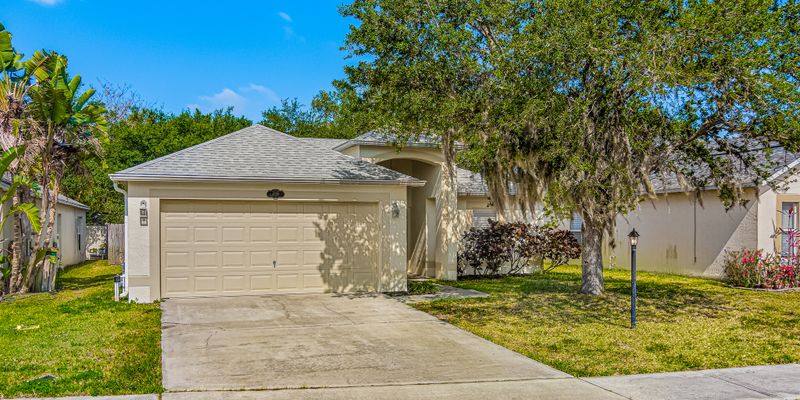 Melbourne House: 1528 Vista Lake Cir