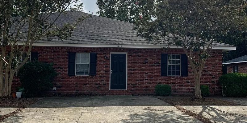 Sumter House: 1034 Jessamine Trail