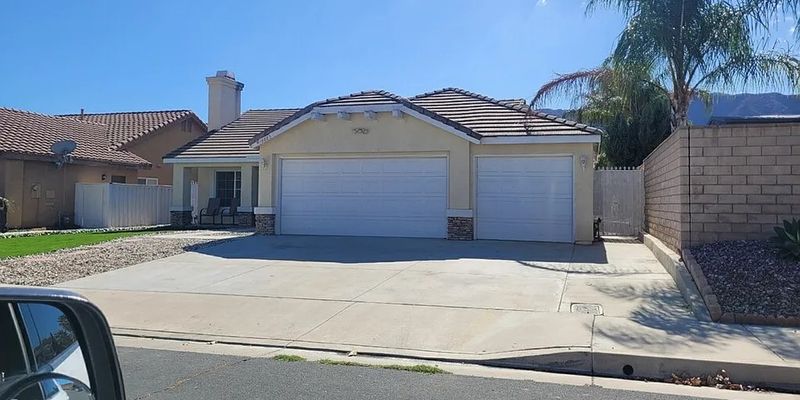 Lake Elsinore House: 18885 Oakview Way
