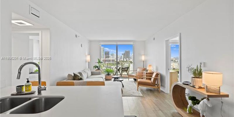 Miami House: 4250 Biscayne Blvd