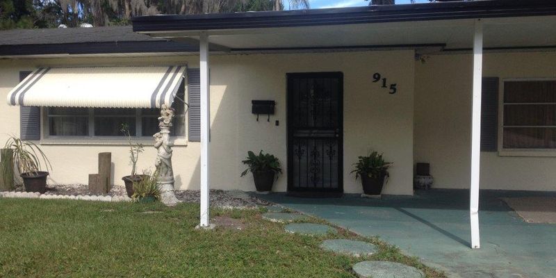 Bradenton House: 915 14th St E