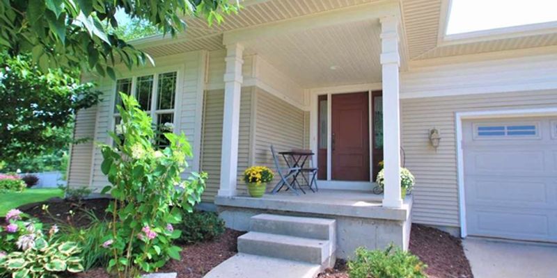 Madison House: 25 Yarrow Cir