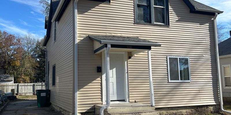 Lincoln House: 1232 S 16th St