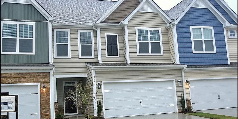 Durham House: 207 Acorn Hollow Pl