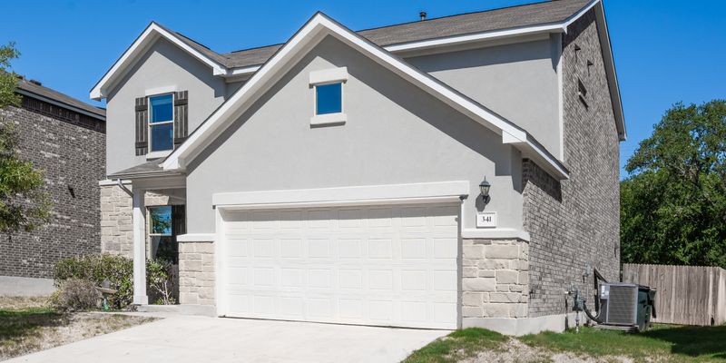 San Marcos House: 341 Mary Max Cir