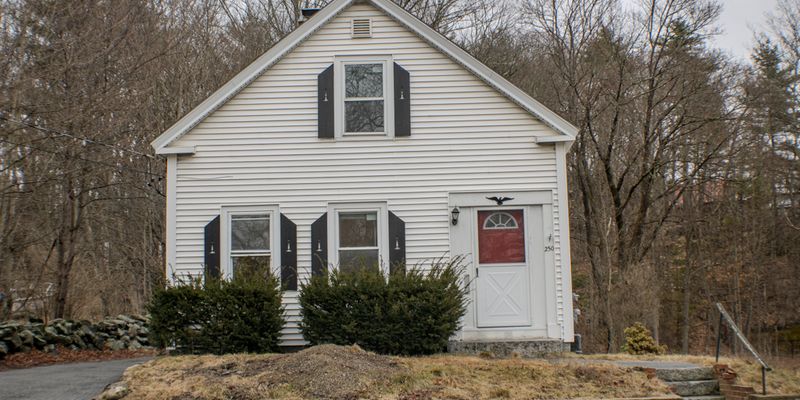 Fitchburg House: 250 Ashburnham St