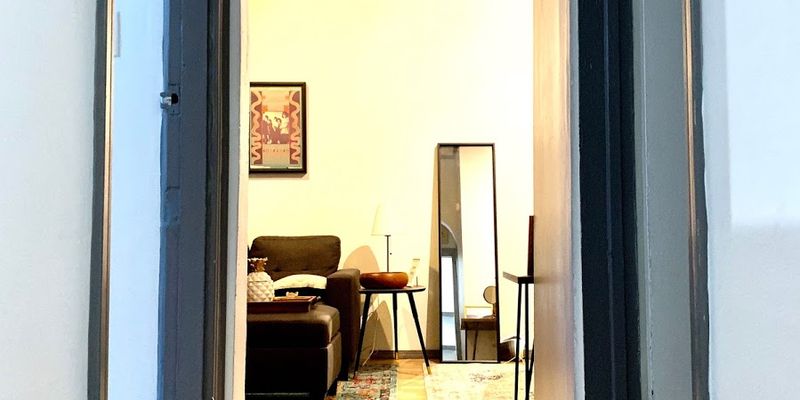 Los Angeles Apartment: 2816 Ellendale Place