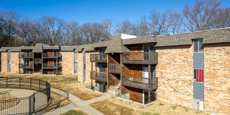 Shawnee Apartment: 10302 W 62nd St