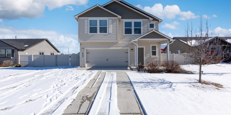 Caldwell House: 217 Concourse Ave