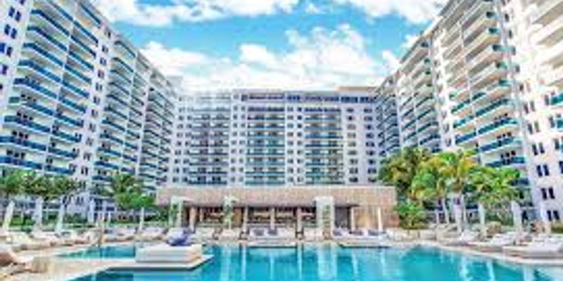 Miami Beach Condo: 2301 Collins Ave