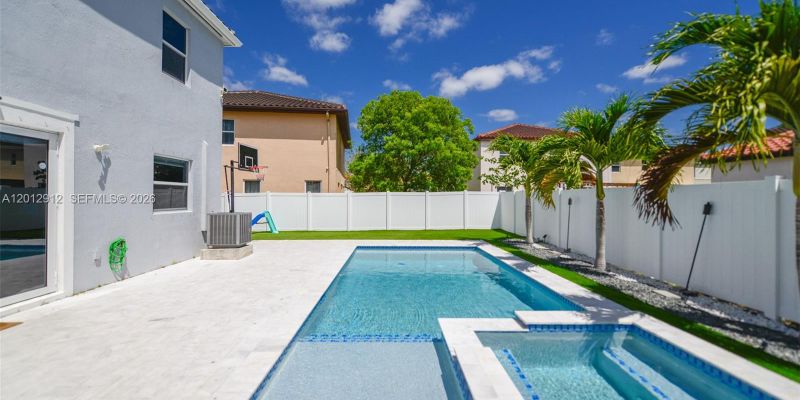 Miami House: 9101 SW 169th Pl #9101