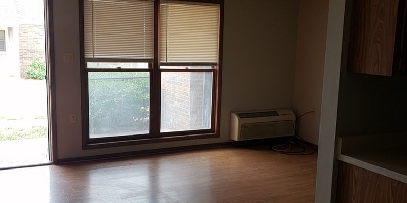 Anthony Apartment: 120 N 4th Ave