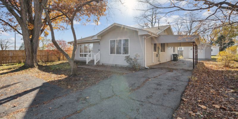Iowa City House: 6 Oak Park Ct