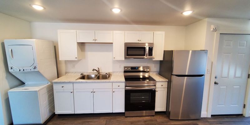 Dubuque Apartment: 308 Hill St