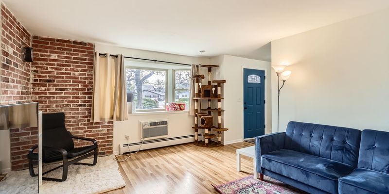 Aurora House: 62 N Newark St