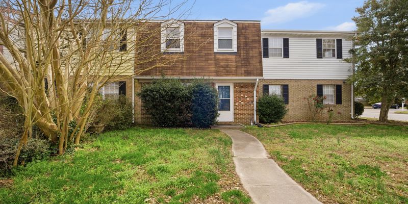 Hampton House: 102 Tyburn Ct