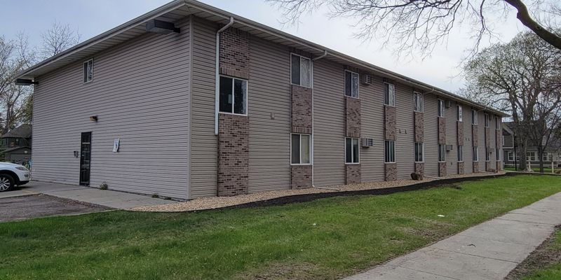 Brookings Apartment: 720 8th Ave