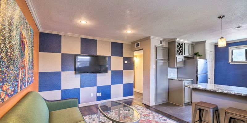 Houston Apartment: 2211 Blodgett St