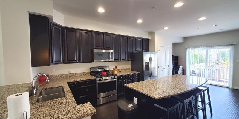 Waldorf House: 5409 Double Day Ln