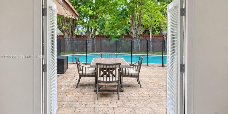 Hollywood House: 1701 N 46th Ave