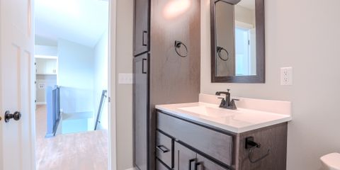 127KinsleyBathroom1-2.jpg