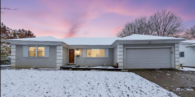 Columbus House: 995 Overbrook Service Dr