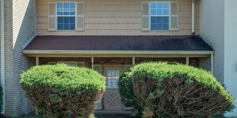 Nashville House: 1301 Neelys Bend Rd